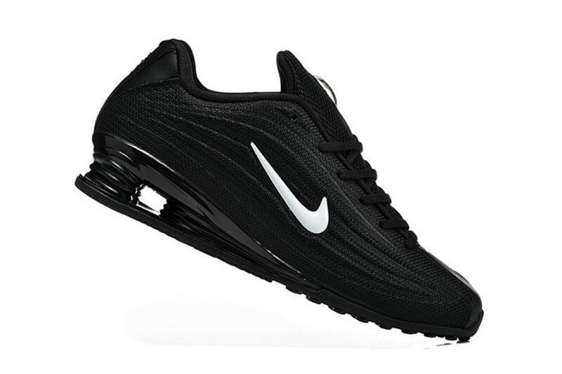 Les baskets Nike Shox NZ combinent style et performance pour les amateurs de mode et les athlètes.pas cher. Le moins cher.