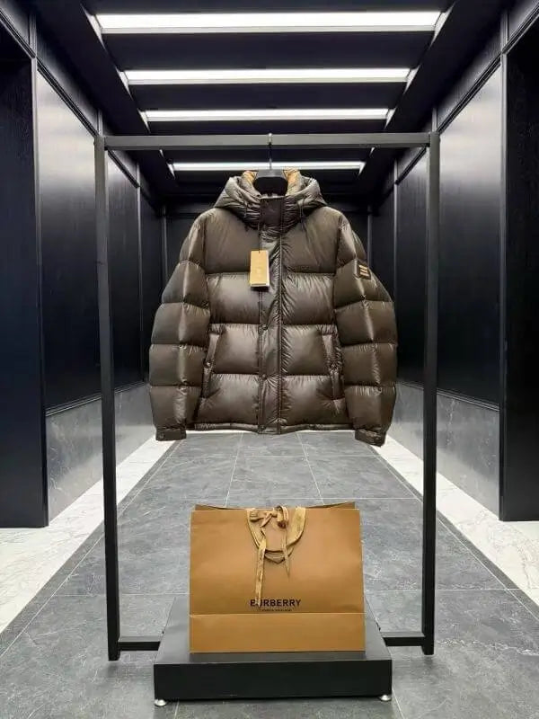 Les Doudoune Burberry l'élégance et la qualité, offrant  expérience exceptionnelle.  design raffiné matériaux de haute qualité.pas cher. Le moins cher.