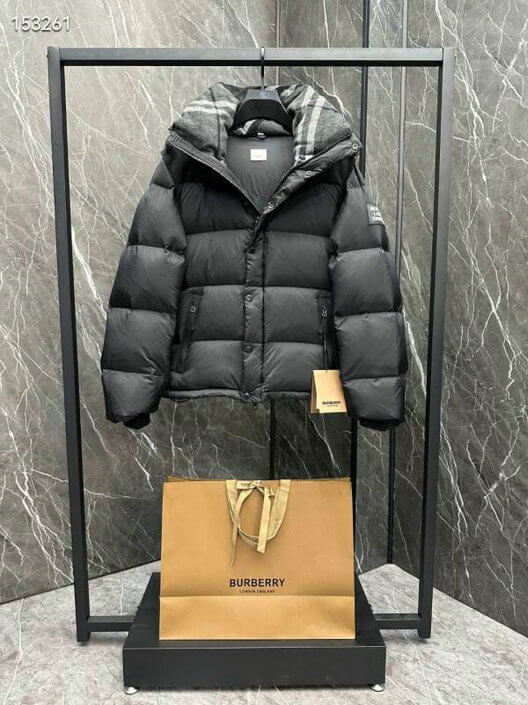Les Doudoune Burberry l'élégance et la qualité, offrant  expérience exceptionnelle.  design raffiné matériaux de haute qualité.pas cher. Le moins cher.