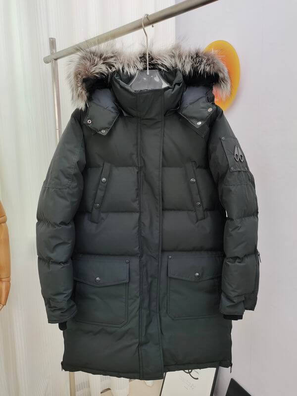 Les doudounes Moose Knuckles allient élégance et performance pour offrir une protection optimale contre le froid. Leur design sophistiqué.pas cher. Le moins cher.