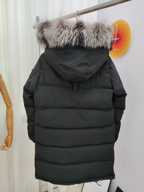 Les doudounes Moose Knuckles allient élégance et performance pour offrir une protection optimale contre le froid. Leur design sophistiqué.pas cher. Le moins cher.