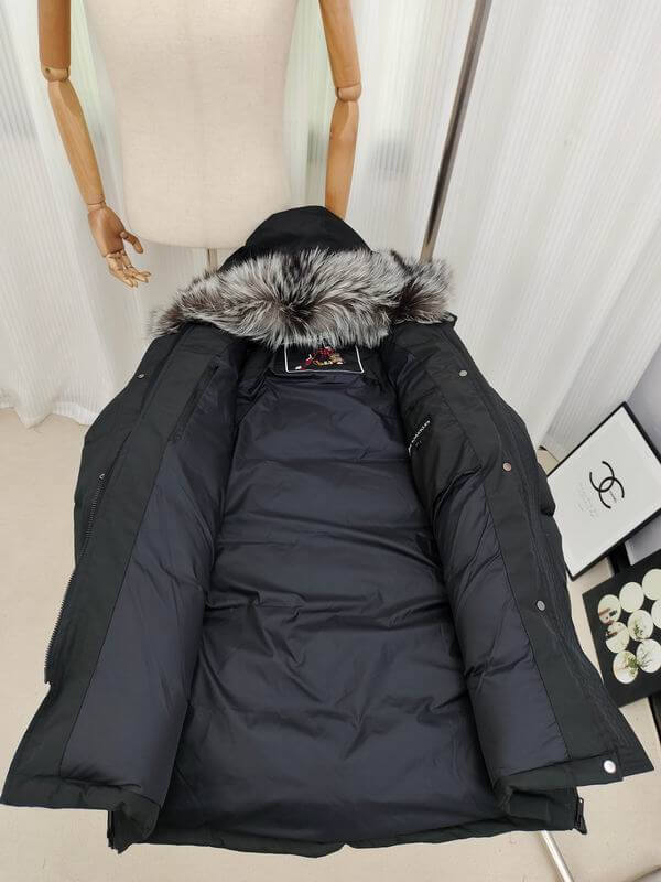 Les doudounes Moose Knuckles allient élégance et performance pour offrir une protection optimale contre le froid. Leur design sophistiqué.pas cher. Le moins cher.