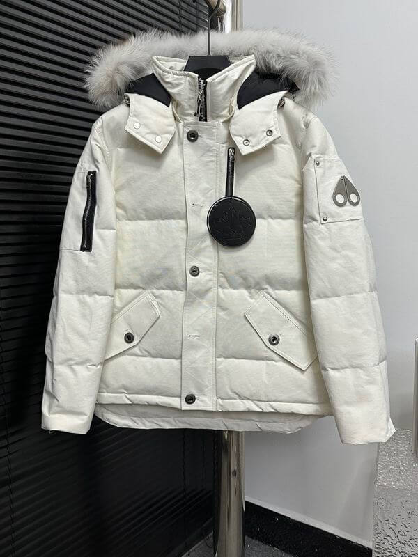 Les doudounes Moose Knuckles allient élégance et performance pour offrir une protection optimale contre le froid. Leur design sophistiqué.pas cher. Le moins cher.
