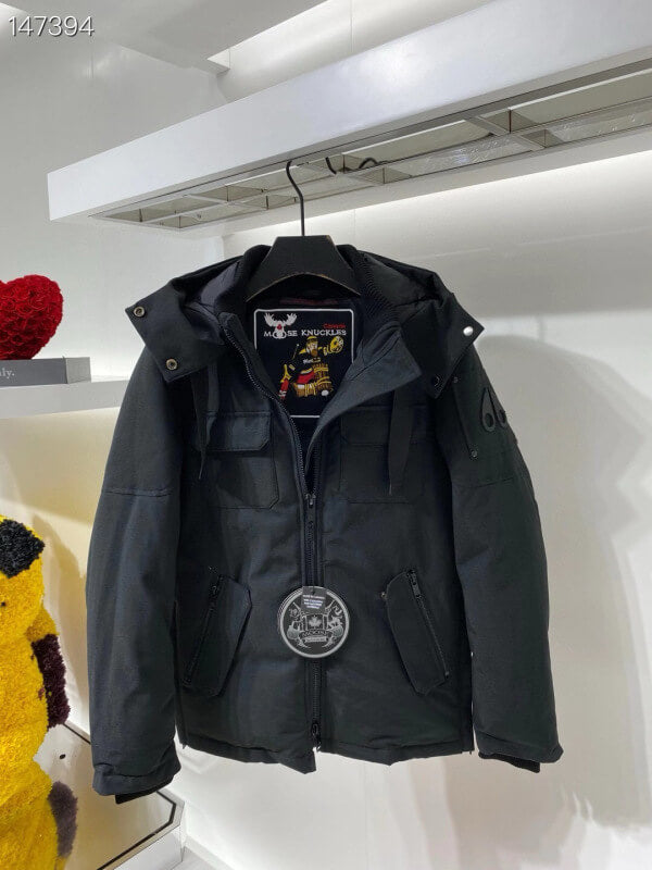 Les doudounes Moose Knuckles allient élégance et performance pour offrir une protection optimale contre le froid. Leur design sophistiqué.pas cher. Le moins cher.