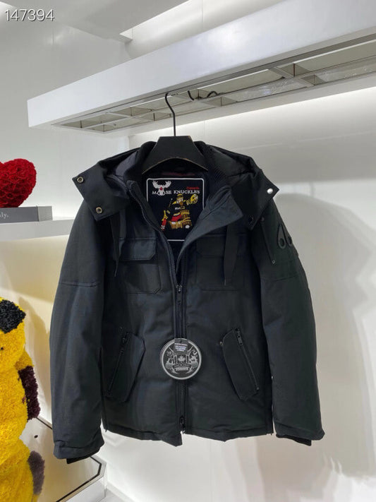 Les doudounes Moose Knuckles allient élégance et performance pour offrir une protection optimale contre le froid. Leur design sophistiqué.pas cher. Le moins cher.