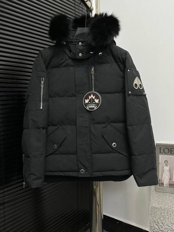 Les doudounes Moose Knuckles allient élégance et performance pour offrir une protection optimale contre le froid. Leur design sophistiqué.pas cher. Le moins cher.