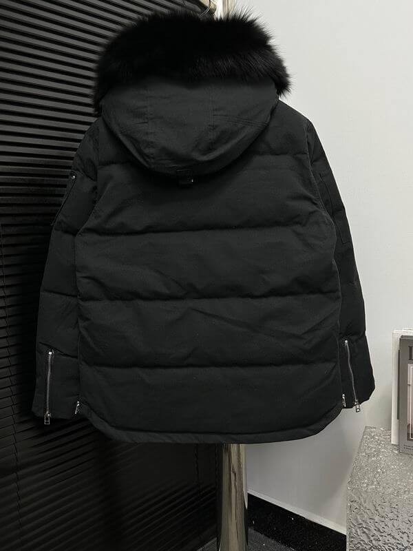 Les doudounes Moose Knuckles allient élégance et performance pour offrir une protection optimale contre le froid. Leur design sophistiqué.pas cher. Le moins cher.