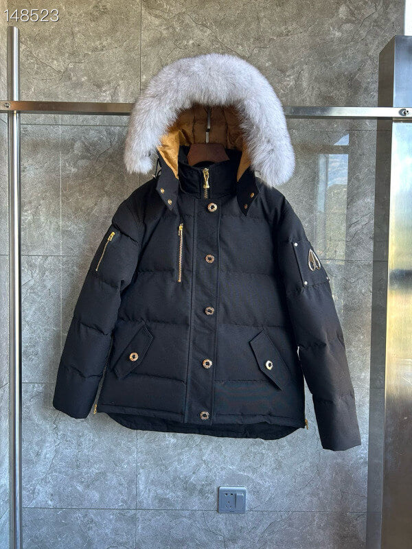 Les doudounes Moose Knuckles allient élégance et performance pour offrir une protection optimale contre le froid. Leur design sophistiqué.pas cher. Le moins cher.