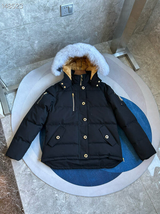 Les doudounes Moose Knuckles allient élégance et performance pour offrir une protection optimale contre le froid. Leur design sophistiqué.pas cher. Le moins cher.