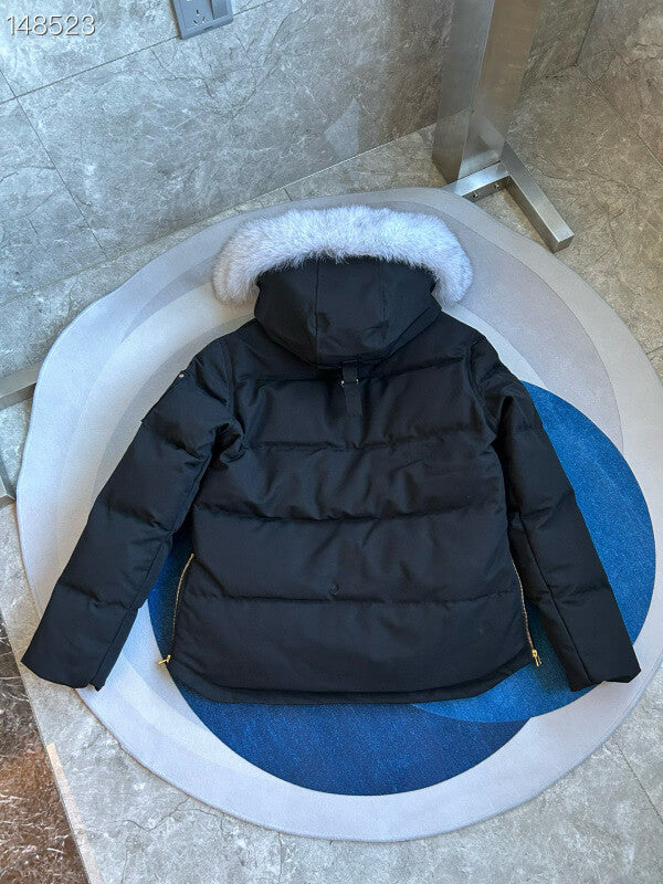 Les doudounes Moose Knuckles allient élégance et performance pour offrir une protection optimale contre le froid. Leur design sophistiqué.pas cher. Le moins cher.