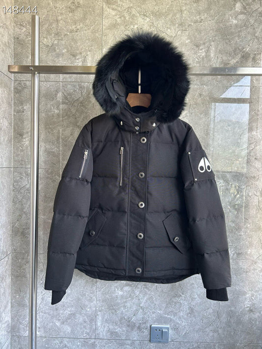 Les doudounes Moose Knuckles allient élégance et performance pour offrir une protection optimale contre le froid. Leur design sophistiqué.pas cher. Le moins cher.