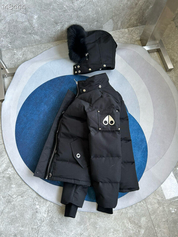 Les doudounes Moose Knuckles allient élégance et performance pour offrir une protection optimale contre le froid. Leur design sophistiqué.pas cher. Le moins cher.