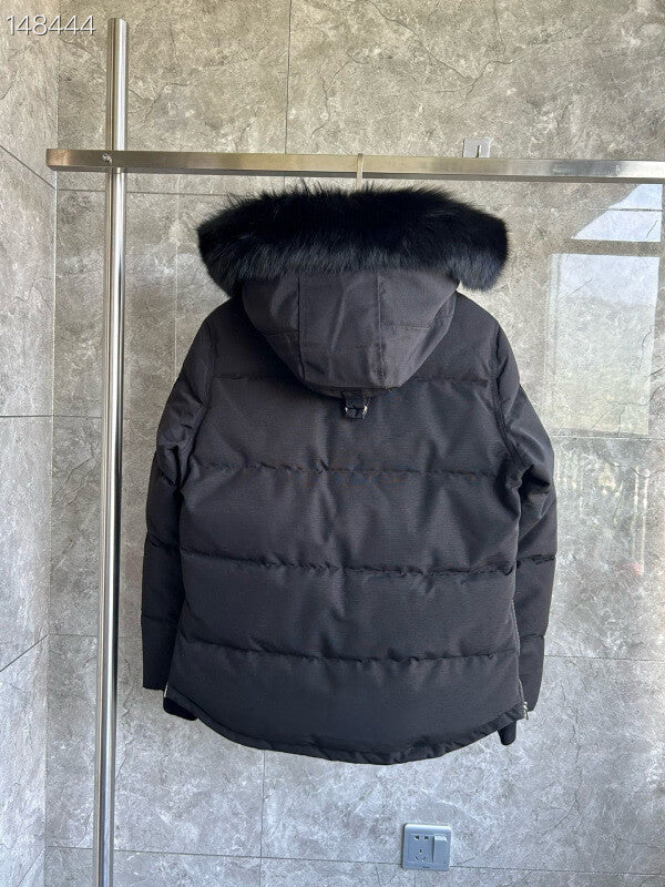 Les doudounes Moose Knuckles allient élégance et performance pour offrir une protection optimale contre le froid. Leur design sophistiqué.pas cher. Le moins cher.