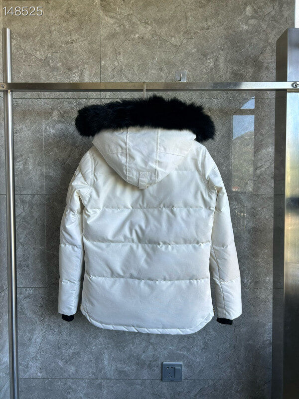 Les doudounes Moose Knuckles allient élégance et performance pour offrir une protection optimale contre le froid. Leur design sophistiqué.pas cher. Le moins cher.