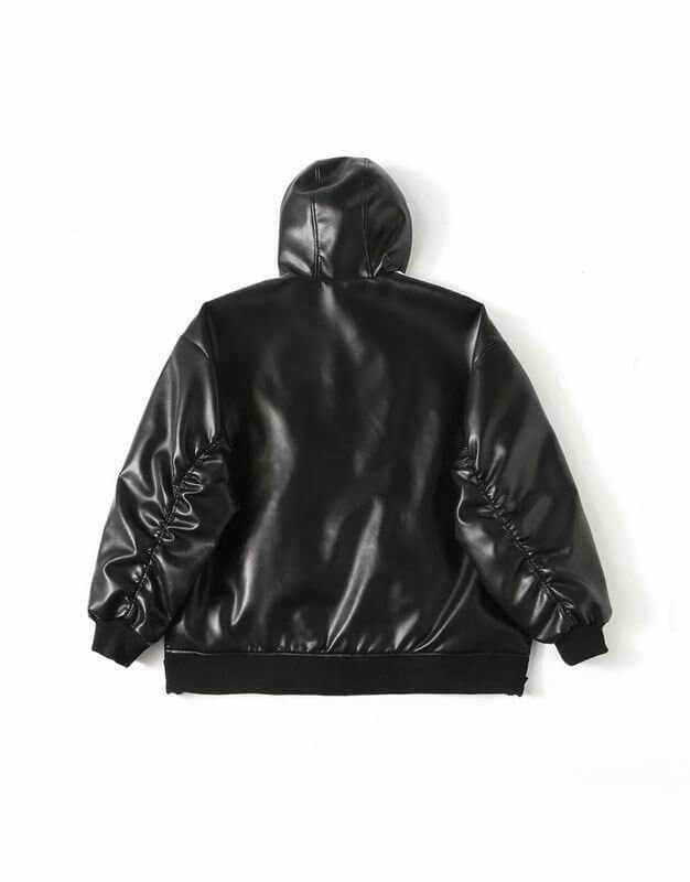 Découvrez la Veste Adidas Homme alliant style et performance. Conçue pour l'homme actif, elle vous offre confort et respirabilité. 🧥