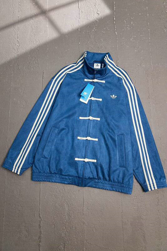 Découvrez la Veste Adidas Homme alliant style et performance. Conçue pour l'homme actif, elle vous offre confort et respirabilité. 🧥