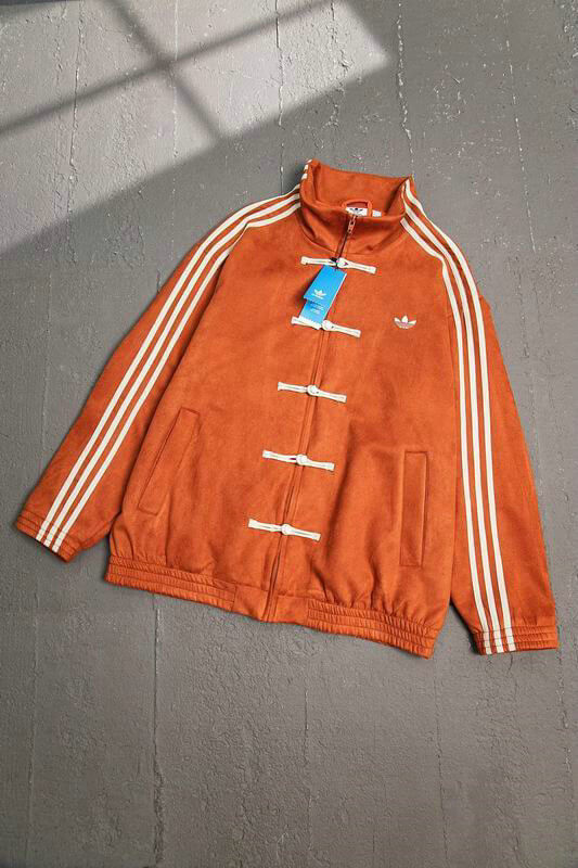 Découvrez la Veste Adidas Homme alliant style et performance. Conçue pour l'homme actif, elle vous offre confort et respirabilité. 🧥