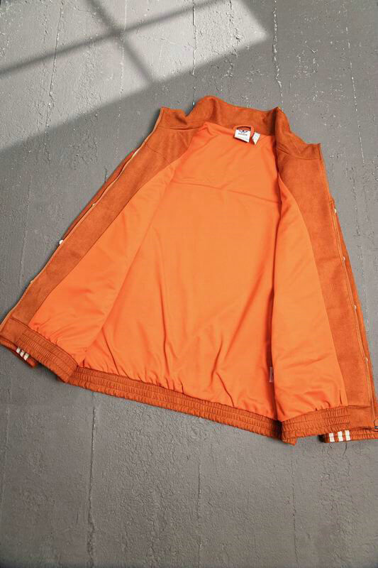 Découvrez la Veste Adidas Homme alliant style et performance. Conçue pour l'homme actif, elle vous offre confort et respirabilité. 🧥