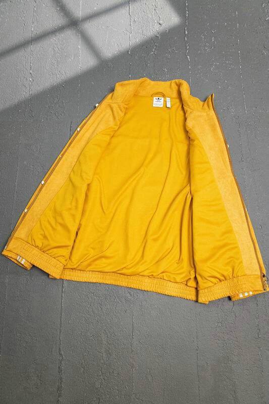Découvrez la Veste Adidas Homme alliant style et performance. Conçue pour l'homme actif, elle vous offre confort et respirabilité. 🧥