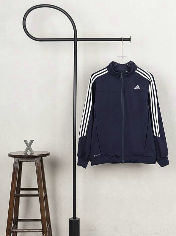Découvrez la Veste Adidas Homme alliant style et performance. Conçue pour l'homme actif, elle vous offre confort et respirabilité. 🧥