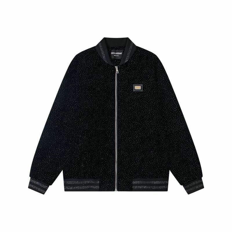Profitez du mélange parfait de style et de fonctionnalité avec les vestes Dolce Gabbana, conçus pour ceux qui recherchent l'excellence en termes de confort et de performance.