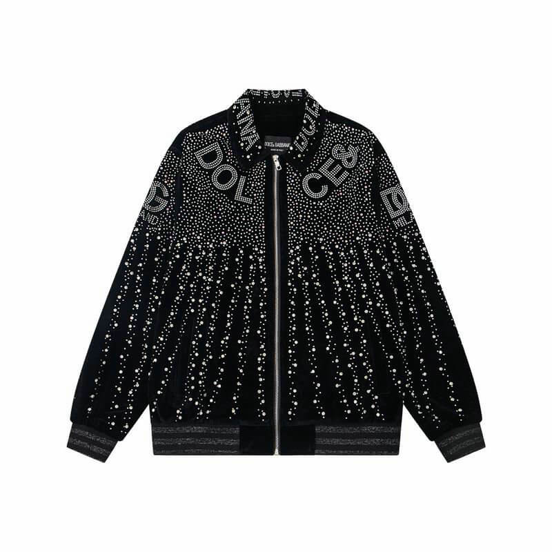 Profitez du mélange parfait de style et de fonctionnalité avec les vestes Dolce Gabbana, conçus pour ceux qui recherchent l'excellence en termes de confort et de performance.