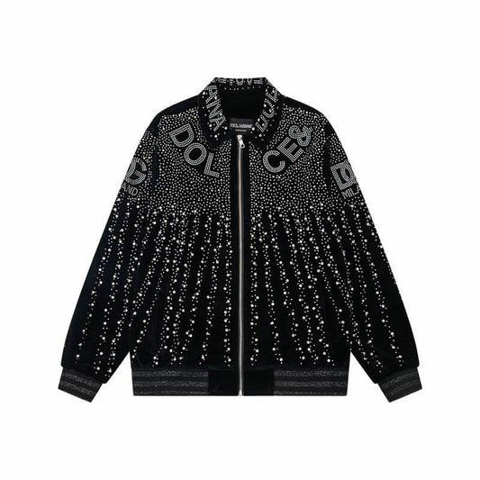 Profitez du mélange parfait de style et de fonctionnalité avec les vestes Dolce Gabbana, conçus pour ceux qui recherchent l'excellence en termes de confort et de performance.