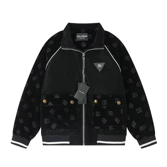 Profitez du mélange parfait de style et de fonctionnalité avec les vestes Dolce Gabbana, conçus pour ceux qui recherchent l'excellence en termes de confort et de performance.