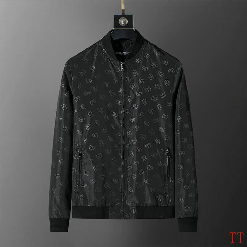 Profitez du mélange parfait de style et de fonctionnalité avec les vestes Dolce Gabbana, conçus pour ceux qui recherchent l'excellence en termes de confort et de performance.