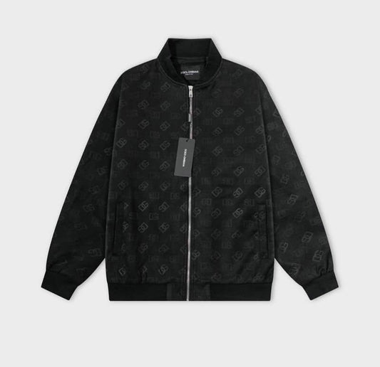Profitez du mélange parfait de style et de fonctionnalité avec les vestes Dolce Gabbana, conçus pour ceux qui recherchent l'excellence en termes de confort et de performance.