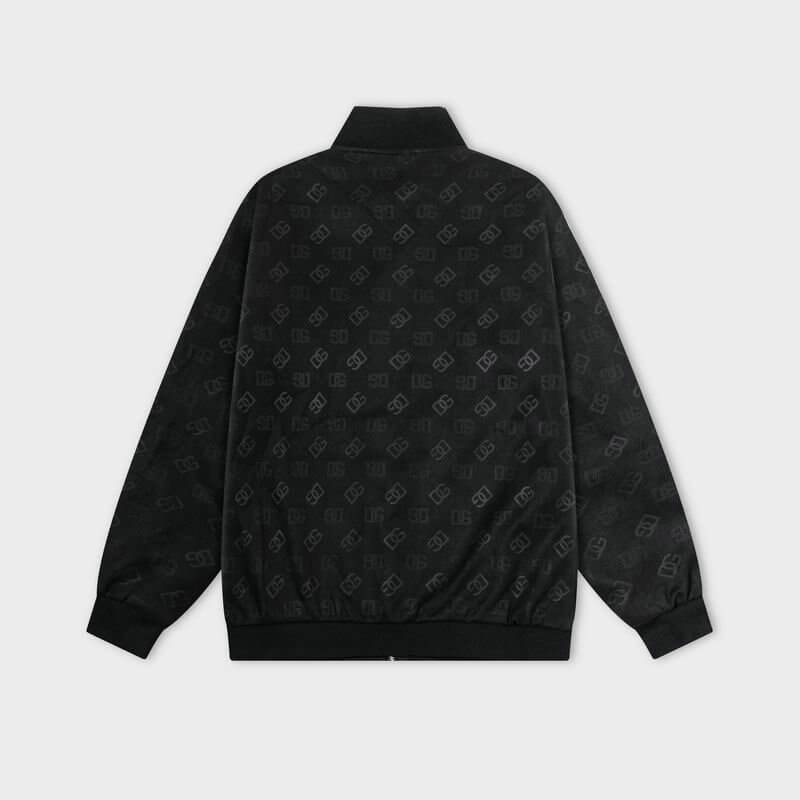 Profitez du mélange parfait de style et de fonctionnalité avec les vestes Dolce Gabbana, conçus pour ceux qui recherchent l'excellence en termes de confort et de performance.