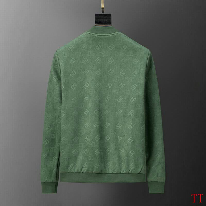 Profitez du mélange parfait de style et de fonctionnalité avec les vestes Dolce Gabbana, conçus pour ceux qui recherchent l'excellence en termes de confort et de performance.