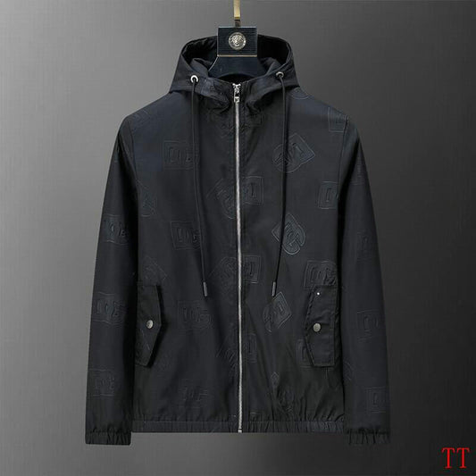 Profitez du mélange parfait de style et de fonctionnalité avec les vestes Dolce Gabbana, conçus pour ceux qui recherchent l'excellence en termes de confort et de performance.