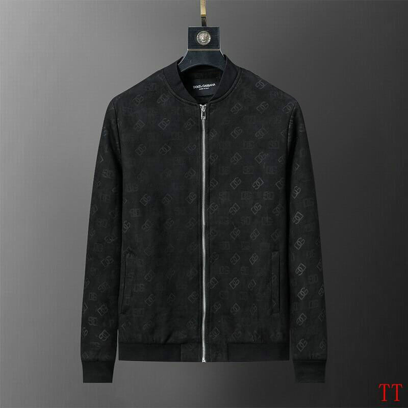 Profitez du mélange parfait de style et de fonctionnalité avec les vestes Dolce Gabbana, conçus pour ceux qui recherchent l'excellence en termes de confort et de performance.