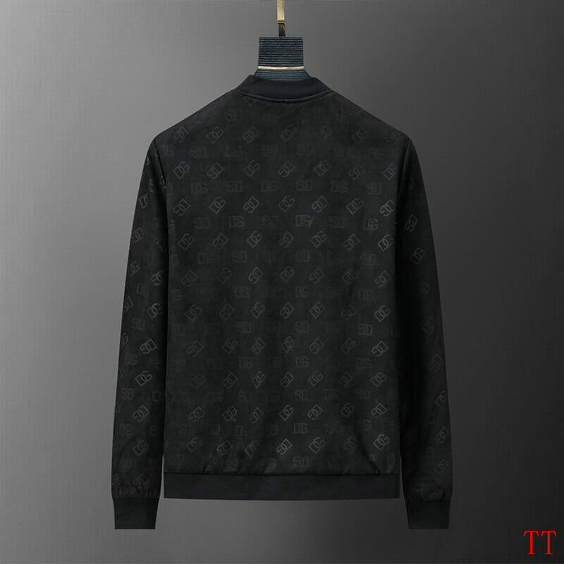 Profitez du mélange parfait de style et de fonctionnalité avec les vestes Dolce Gabbana, conçus pour ceux qui recherchent l'excellence en termes de confort et de performance.