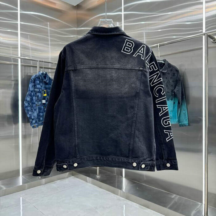 Les ensembles survêtement Balenciaga allient performance et style. Leur design avant-gardiste et leur qualité supérieure. Pas cher. Le moins cher.