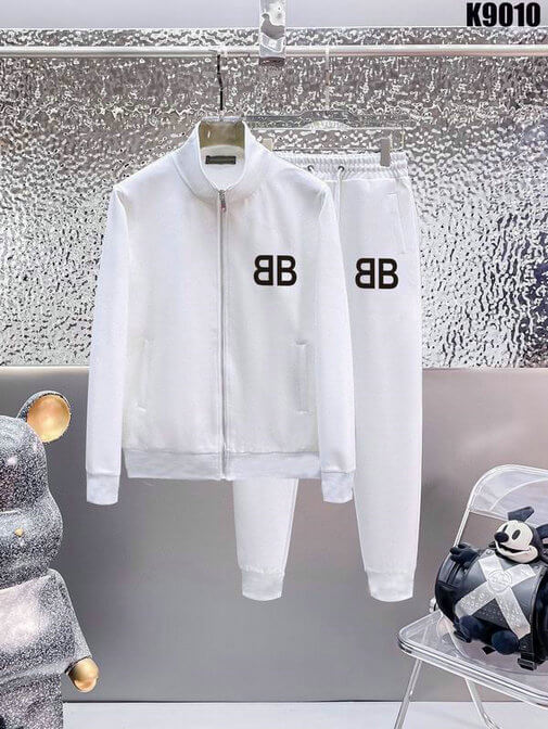 Les ensembles survêtement Balenciaga allient performance et style. Leur design avant-gardiste et leur qualité supérieure. Pas cher. Le moins cher.