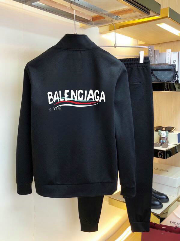 Les ensembles survêtement Balenciaga allient performance et style. Leur design avant-gardiste et leur qualité supérieure. Pas cher. Le moins cher.