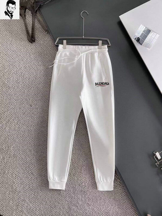 Les ensembles survêtement Balenciaga allient performance et style. Leur design avant-gardiste et leur qualité supérieure. Pas cher. Le moins cher.