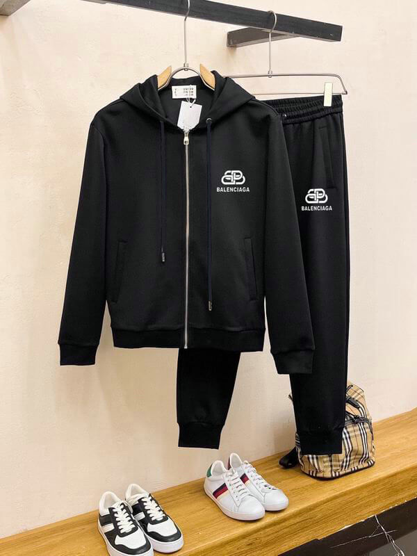 Les ensembles survêtement Balenciaga allient performance et style. Leur design avant-gardiste et leur qualité supérieure. Pas cher. Le moins cher.