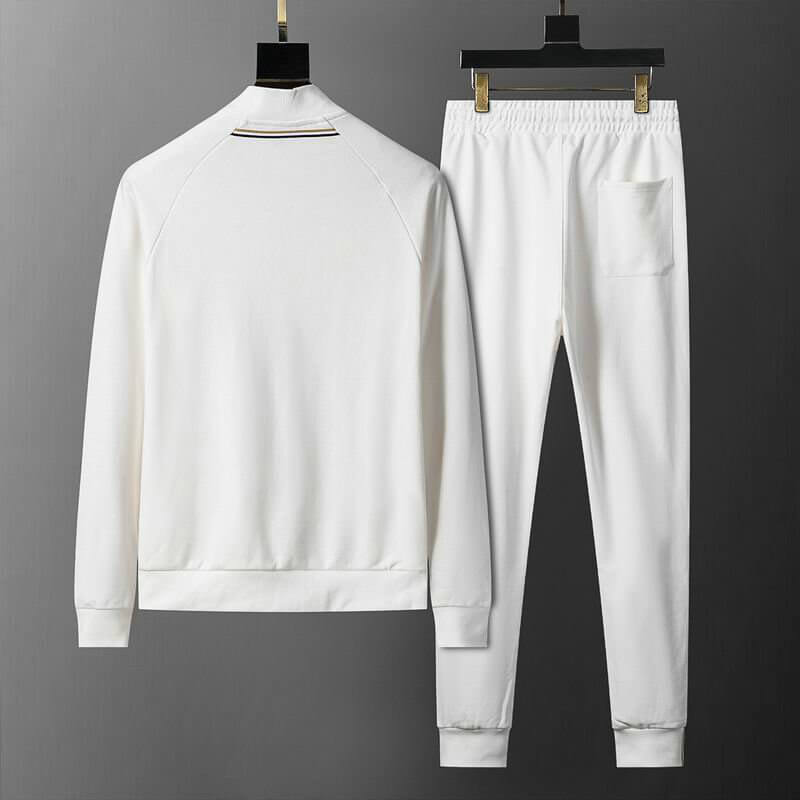 Les ensembles survêtement Hugo Boss allient performance et style. Leur design sophistiqué et leur qualité supérieure.pas cher.le moins cher.