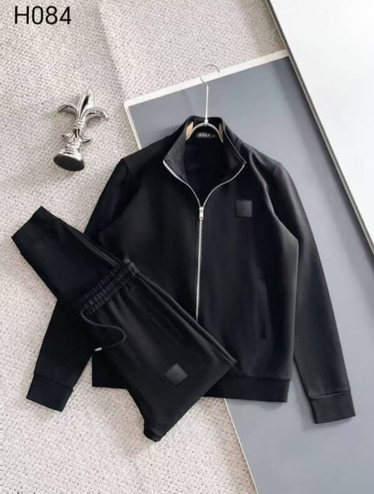 Les ensembles survêtement Hugo Boss allient performance et style. Leur design sophistiqué et leur qualité supérieure.pas cher.le moins cher.