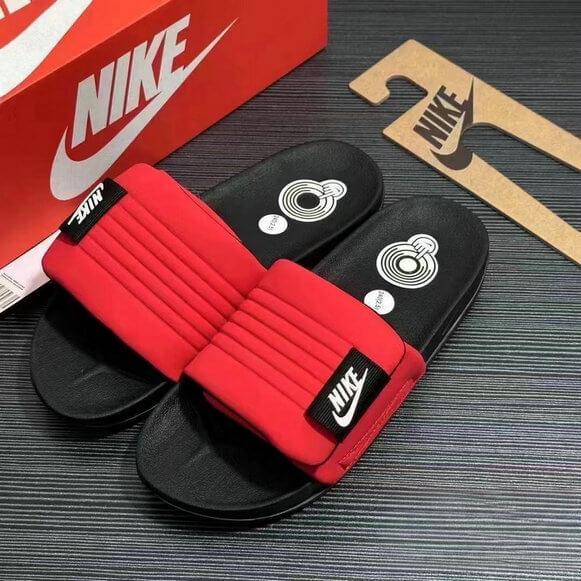 Les sandales claquettes nike sont un incontournable pour ceux qui recherchent un mélange parfait entre confort et style décontracté.