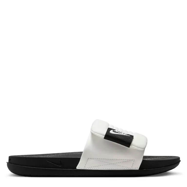 Les sandales claquettes nike sont un incontournable pour ceux qui recherchent un mélange parfait entre confort et style décontracté.