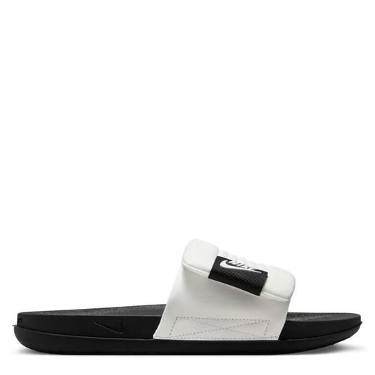 Les sandales claquettes nike sont un incontournable pour ceux qui recherchent un mélange parfait entre confort et style décontracté.