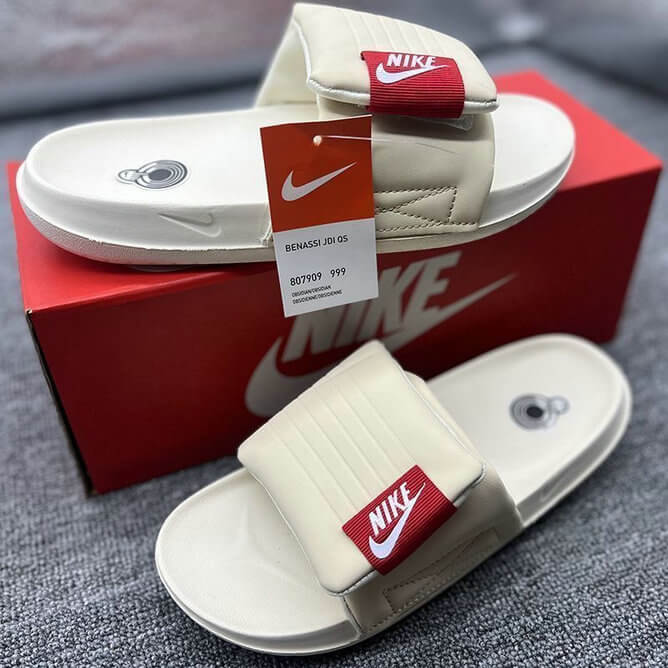 Les sandales claquettes nike sont un incontournable pour ceux qui recherchent un mélange parfait entre confort et style décontracté.