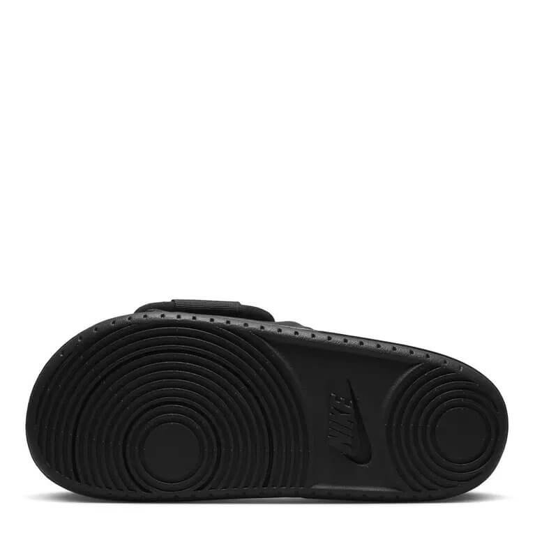 Les sandales claquettes nike sont un incontournable pour ceux qui recherchent un mélange parfait entre confort et style décontracté.