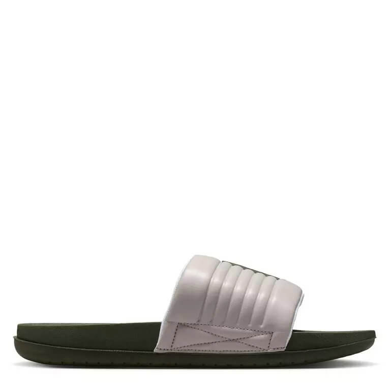 Les sandales claquettes nike sont un incontournable pour ceux qui recherchent un mélange parfait entre confort et style décontracté.