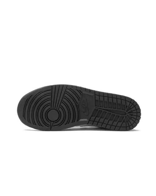 Les baskets Air Jordan 1 offrent un style iconique et une performance légendaire.

De plus, leur design emblématique et leur utilisation.