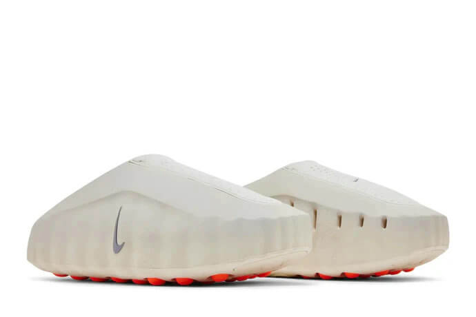 Découvrez les Sandales Nike Mind 001, alliant confort et style contemporain. Idéales pour l'été, elles vous accompagnent avec légèreté. 🌞